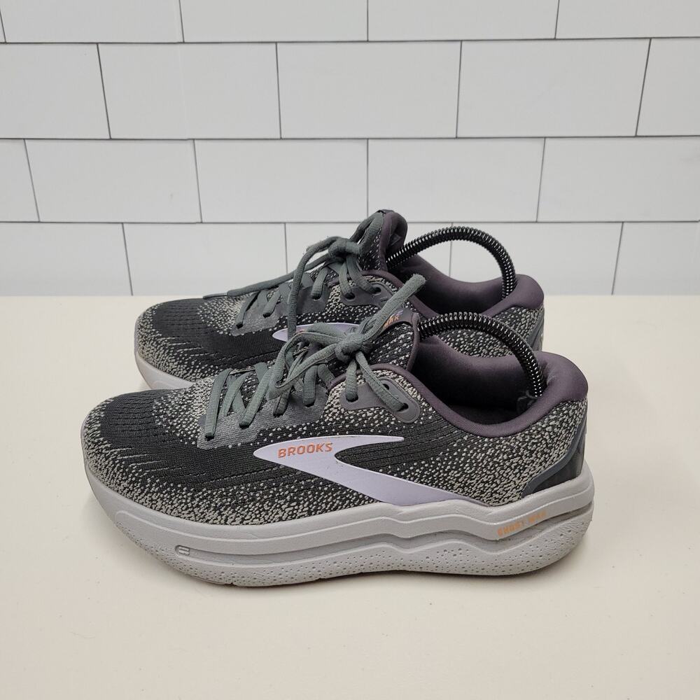 Brooks Women's Black and Gray Athletic Running Shoes